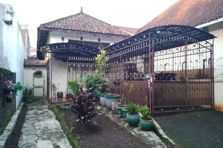Jual Rumah Heritage Belanda Terawat Lokasi Strategis di Gatot Subroto Bandung