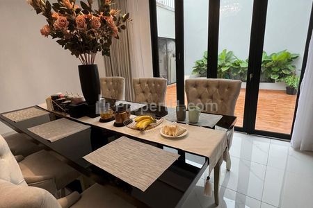 Jual Rumah dengan Kolam Renang Setiabudi Regency Sersan Bajuri Bandung