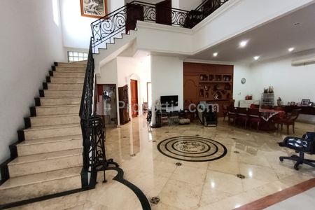 Ruang Keluarga Full Marmer 