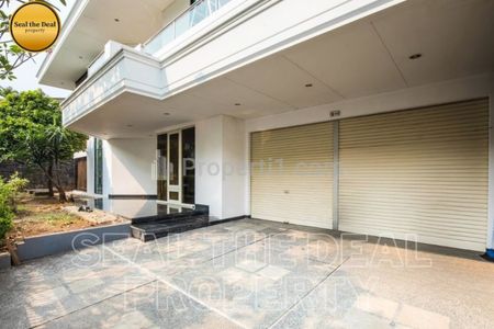 Disewakan Rumah di Area Senayan/Kebayoran Baru/Permata Hijau Jakarta Selatan STD643