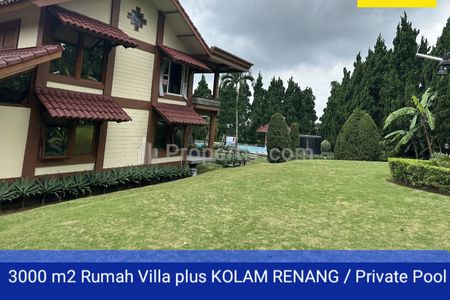 Dijual Rumah Villa Trawas, Mojokerto, Jatim - Area Royal Trawas - Plus Ada Kolam Renang / Private Pool - Halaman Hijau dan Carport Luas