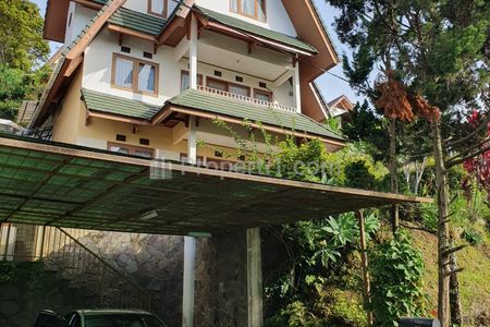 Dijual Rumah 3 Lantai Full Furnished View Cantik di Lembah Pakar Timur Bandung