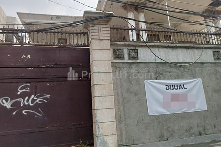 Jual Rumah Mewah Strategis di Komplek Kertajaya Indah Surabaya