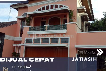 Dijual Rumah Taman Luas Samping Jalan Raya di Jatiasih Bekasi