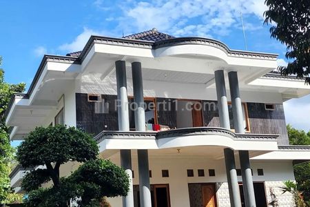 Jual Rumah Mewah dengan Halaman Luas di Jepara, Jawa Tengah