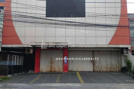 Jual Ruko Ruang Usaha Pool, Cafe, dan Bilyard Strategis Pinggir Jalan Demangan Baru Yogyakarta