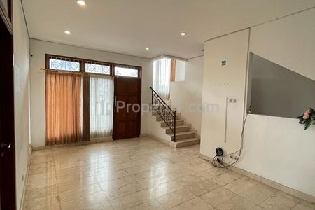 Disewakan Rumah 2 Lantai Daerah Strategis Gandaria Kebayoran Baru Unfurnished