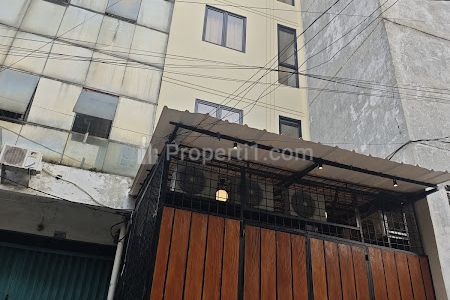 Dijual Rumah Kos 20 Kamar di Jembatan Lima Potensi Income 42 juta/bulan