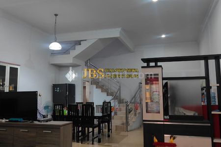 Dijual Rumah 2,5 Tingkat di Komplek Cemara Asri Jalan Kiwi - Medan