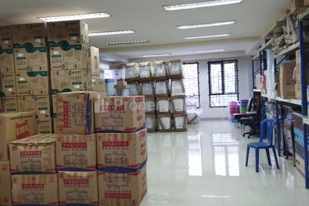 Sewa Ruko Luas di Otista Raya, Kampung Melayu, Jatinegara, Jakarta Timur