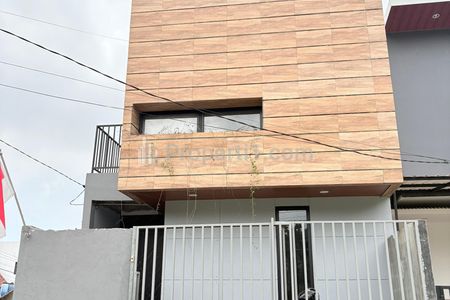 Dijual Murah Rumah Hook 3 Lantai di Kota Cimahi  ‎