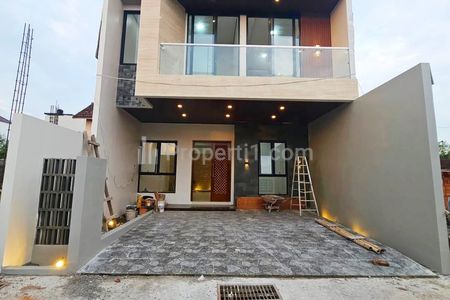 Dijual Rumah Baru Modern Minimalis Strategis Seputar Jl. Palagan Km 7 Yogyakarta Dekat HYATT, YIS, UGM, FILOSOFI KOPI