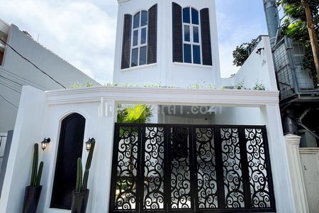 Dijual Rumah Brand New Modern Klasik di Kemang, Jakarta Selatan