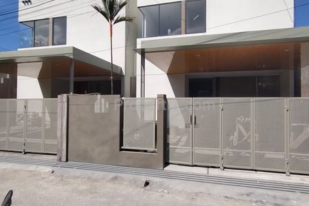 Dijual Rumah Baru Industrial Tropis Siap Huni di Riung Bandung