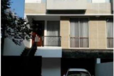 Dijual Rumah Tiga Lantai Samping Pintu Tol TB Simatupang, Jakarta Selatan