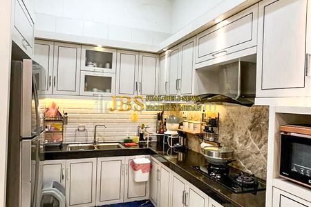 Dijual Cepat Rumah Komplek Krakatau Palace 1 Daerah Bhayangkara, Deli Serdang - Medan, Sumatera Utara