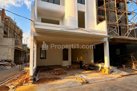 Dijual Rumah Mewah Industrial Futuristik di Pondok Kelapa, Jakarta Timur