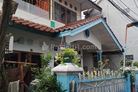 Dijual Rumah Secondary 2 Lantai Dekat Stasiun Kereta Depok Baru