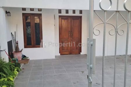 Jual Rumah Kosong Baru Renov Sangat Bagus di Mampang Prapatan