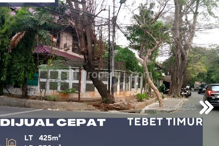 Dijual Rumah Lokasi Strategis Area Komersil Posisi Hoek di Tebet Jakarta Selatan