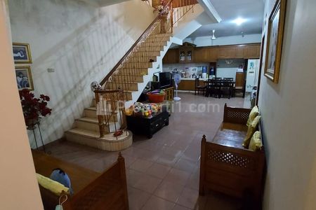 Jual Rumah Akses 2 Mobil di Bukit Duri Jakarta Selatan, 2 Km ke Stasiun Tebet