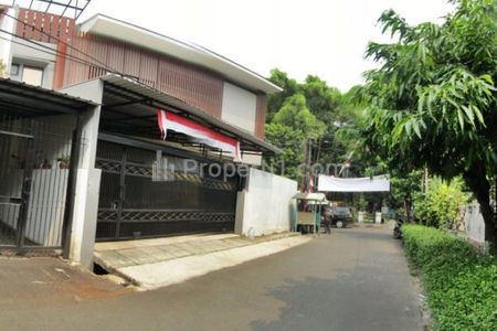 Dijual Cepat Rumah Mewah Hoek 2 Lantai Depan Taman di Guntur Setiabudi Jakarta Selatan