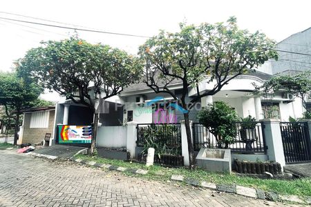 Jual Rumah Bagus dan Mewah Semi Furnish Lokasi Bagus Harga Murah Banget dan Sudah SHM di Perumahan Kemang Pratama 3 Bekasi