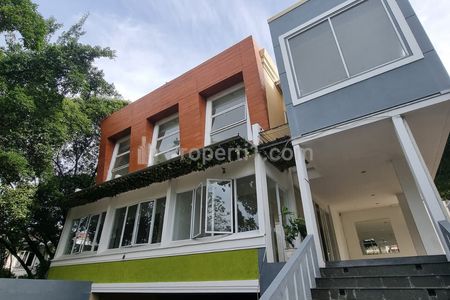 Dijual Rumah 3 Lantai Luas Tanah 400m2 Design Tropical Modern - Pondok Indah, Jakarta Selatan