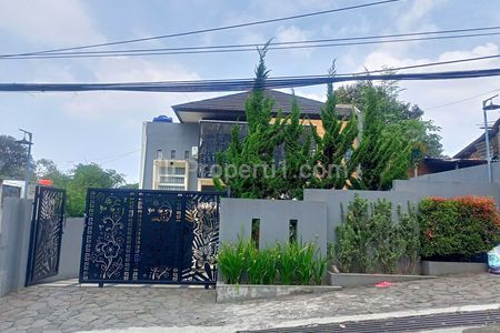 Jual Rumah Mewah, Luas, Murah, Asri, dan Nyaman di Jalan Utama Padasuka Bandung 