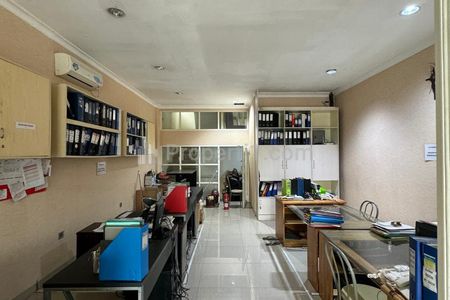 Jual Ruko 4 Lantai Lokasi Strategis di Sentra Niaga 1 Boulevard Hijau Harapan Indah Bekasi