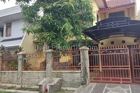 Jual Rumah Dua Lantai di Perum Billymoon Jakarta Timur