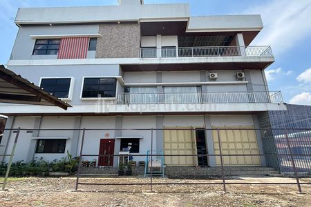 Jual Rumah dengan Bangunan Tanah Kosong di Taman Rahayu, Setu, Bekasi