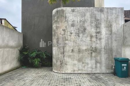 Dijual Rumah Gaya Industrial Tanah Luas di Arcamanik, Bandung