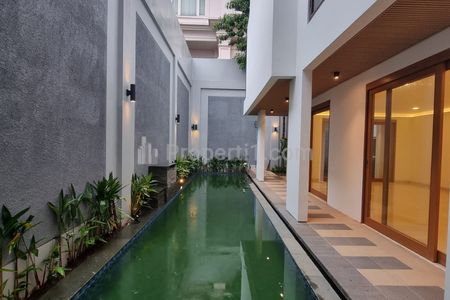 Disewakan Rumah Mewah 5BR dengan Taman dan Pool (Luas Tanah 397m2) - Lokasi Pondok Indah, Jakarta Selatan