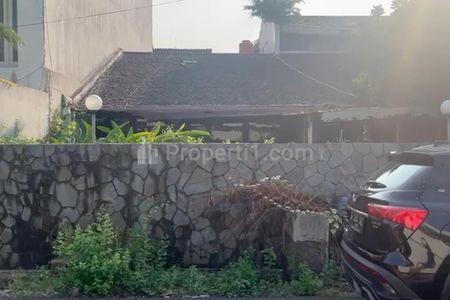 Jual Rumah Tua di Bawah Harga NJOP - Hitung Tanah Luas 348m2, di Lokasi Super Prime Jl. S. Parman, Komplek BNI, Jakarta Barat
