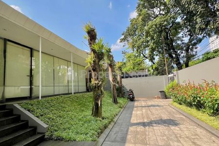 Jual Rumah Pavilion LT 200m2, Lokasi Super Bagus di Pinggir Jalan, Cocok untuk Usaha di Kebayoran Baru, Jakarta Selatan