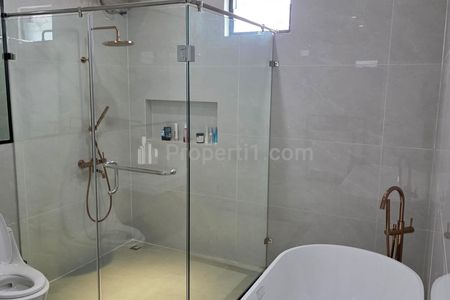 Jual Rumah 5 Kamar Tidur di Casa Jardin Daan Mogot Jakarta Barat