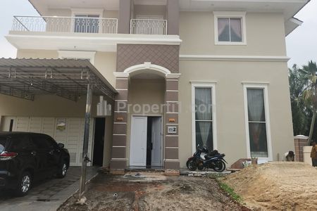 Jual Rumah Mewah Bangunan Baru di Taman Beverly Golf, Lippo Karawaci, Tangerang