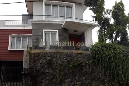 Dijual Rumah Mewah 3 Lantai + Rooftop & Mini Pool di Kota Bandung 🔥