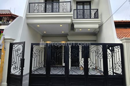 Jual rumah baru design klasik di Rawamangun Jaktim