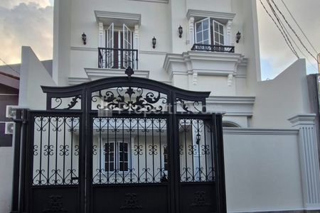 Dijual Rumah 2 Lantai, SHM, Siap Huni - Komp. DPR Pribadi Joglo