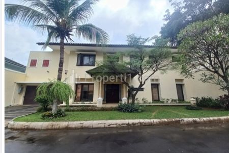 Sewa Rumah Townhouse Siap Huni 2 Lantai Luas 800 m2 4 BR Ada Kolam Renang, Dekat AIS Pejaten Barat, Gonzaga, Kemang, Ampera, Mampang, Jakarta Selatan