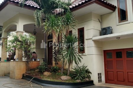 Jual Nego Rumah 3 Lantai Siap Huni 4 BR Ada Kolam Renang di Brawijaya, Kebayoran Baru, Jakarta Selatan