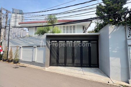 Jual Rumah Turun Harga di Kuningan, Jakarta Selatan - Baru Renovasi & Semi Furnished