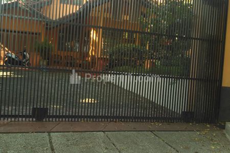 Jual Rumah Luas Semi Furnish Terawat di Cihanjuang Bandung Barat