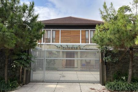 Jual Rumah Mewah Minimalis di Kawasan Isola, Sukasari, Bandung