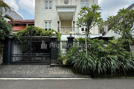 Dijual Rumah Design Modern Klasik di Pondok Indah, Jakarta Selatan