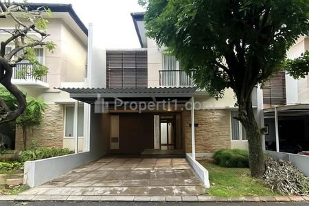 Jual Rumah di Serenia Hills Lebak Bulus, Jakarta Selatan - 4+1 Kamar Tidur Semi Furnished & Hadap Selatan