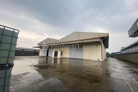 Sewa Murah Gudang Siap Pakai Luas 5000 m2 Bangunan 2234 m2, Ada Bangunan Kantor di Kawasan Industri Delta Silikon 1, Lippo Cikarang, Bekasi