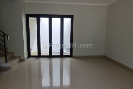Disewakan Rumah Bangunan Baru Siap huni di Cluster Regia Summarecon Crown Gading Bekasi